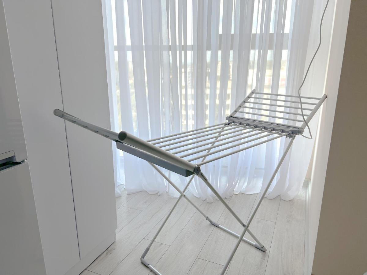 Dendrarium Park, 1Bd Apartment With Living Room Kischinau Exterior foto